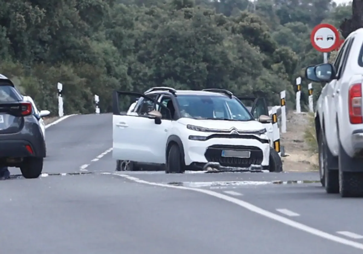 El vehÃ­culo en el que viajaban Borja VillacÃ­s y su amigo tras el tiroteo en la carretera de El Pardo