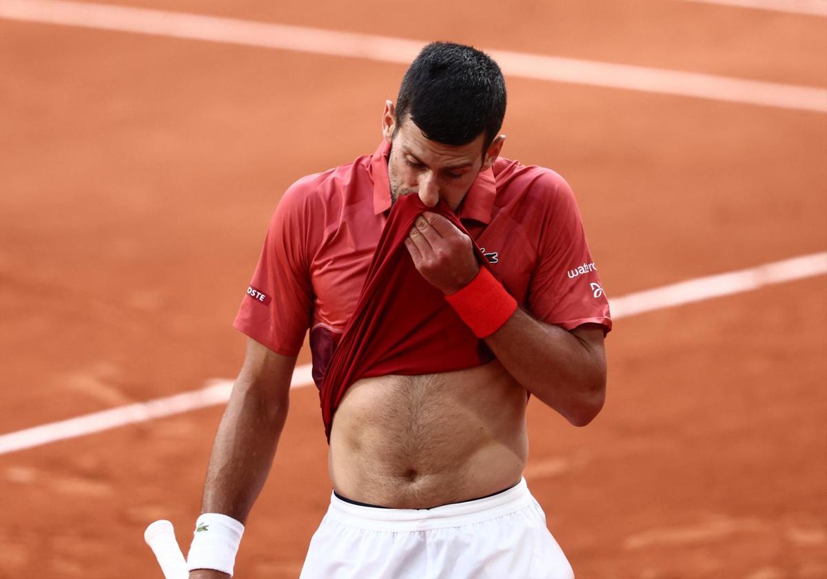 Djokovic, durante el partido de octavos en Roland Garros frente a Francisco Cerúndolo.