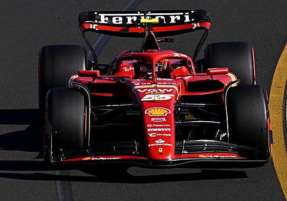 Carlos Sainz rueda con Ferrari en Melbourne