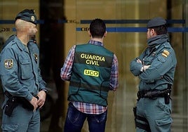 Agentes de la UCO de la Guardia Civil en una intervención anterior.