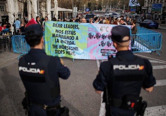 El colectivo Rebelión o Extinción (XR) protesta por criminalización de la ciencia y el movimiento climático.