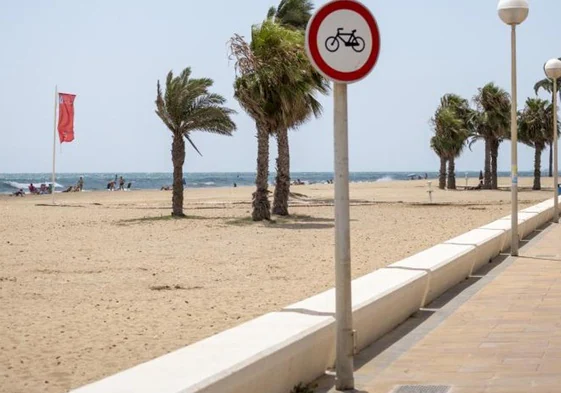 La playa de Urbanova en Alicante.