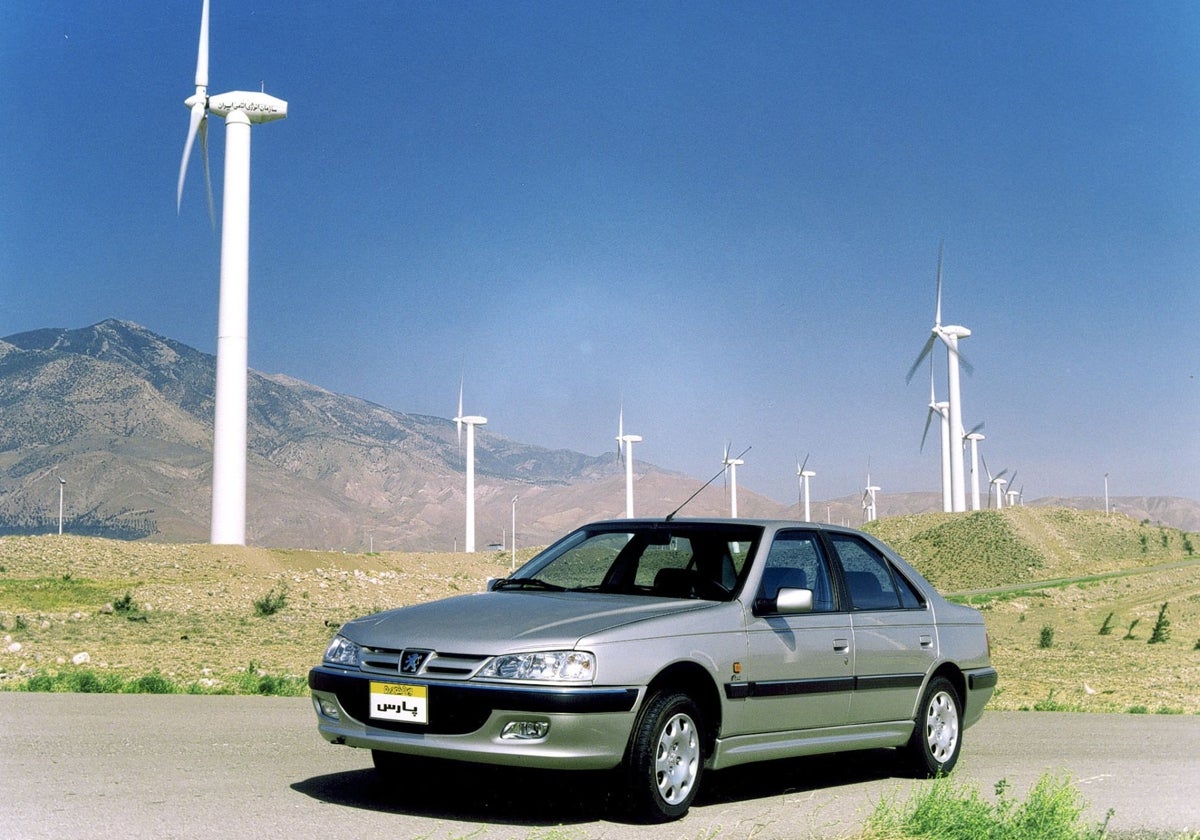 El Peugeot 405 fabricado por Iran Khodro, actualizado con elementos del 406 y bautizado como Pars