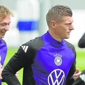 Kroos vuelve al rescate de la 'Mannschaft'