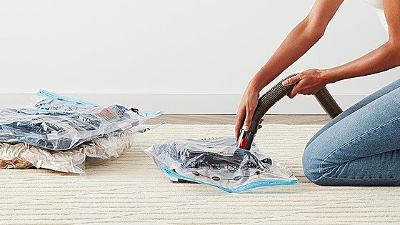 Este es el pack de bolsas al vacío más vendido de Amazon para ahorrar espacio en tu armario