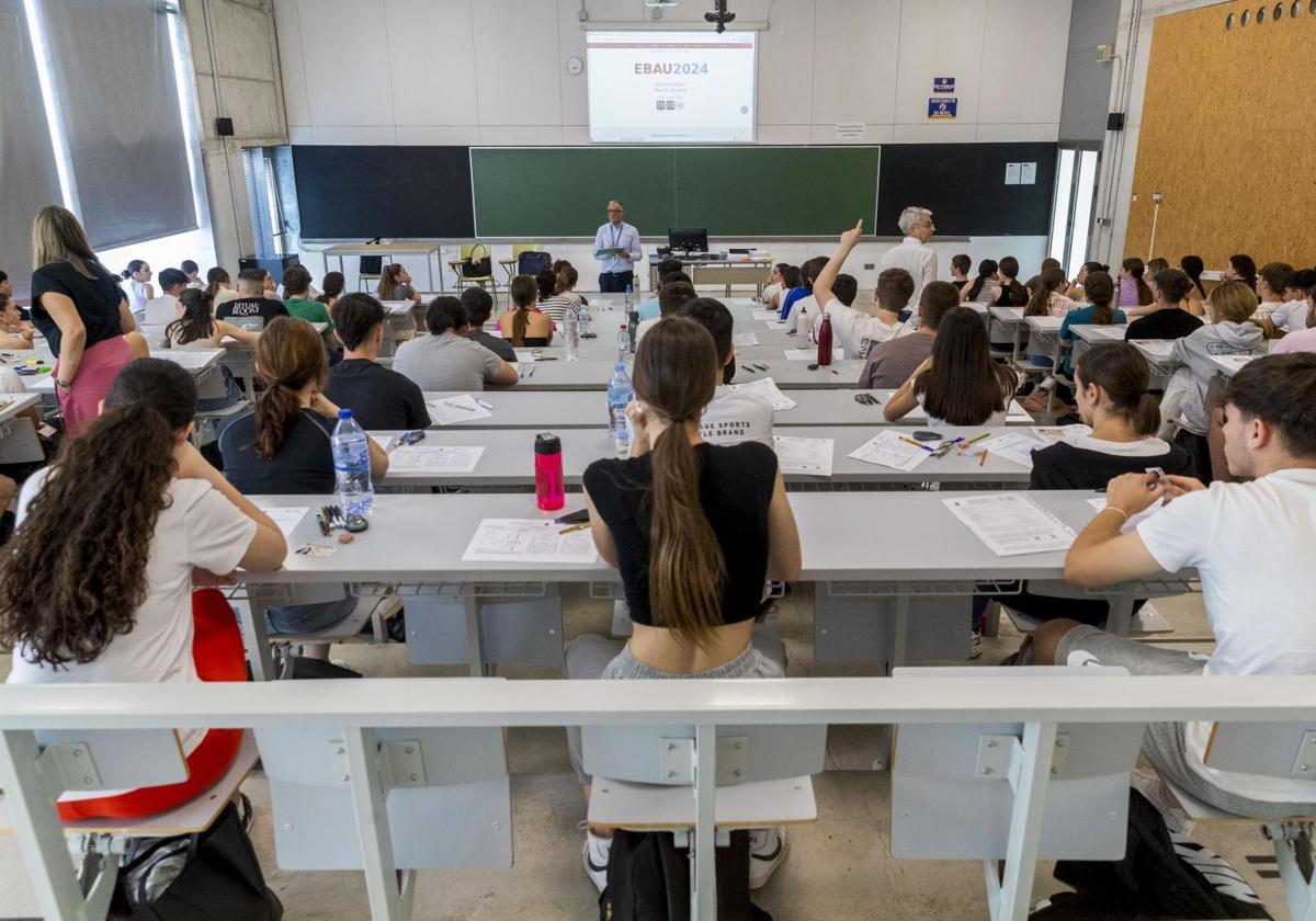 La nueva EBAU obliga a estudiar todo el temario y baja un mínimo de un punto por las faltas