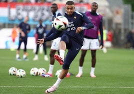 Mbappé, durante un entrenamiento de Francia.