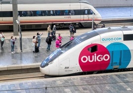 Un tren de Ouigo en la estaciónd e Zaragoza.