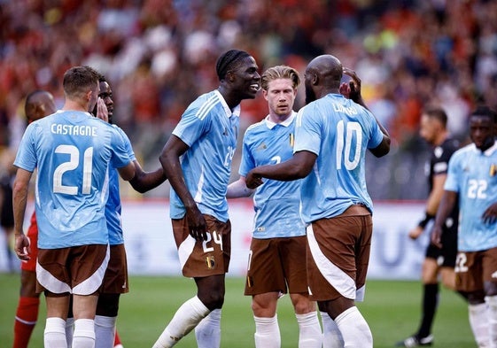 Lukaku y De Bruyne celebran un gol en un amistoso previo a la Eurocopa