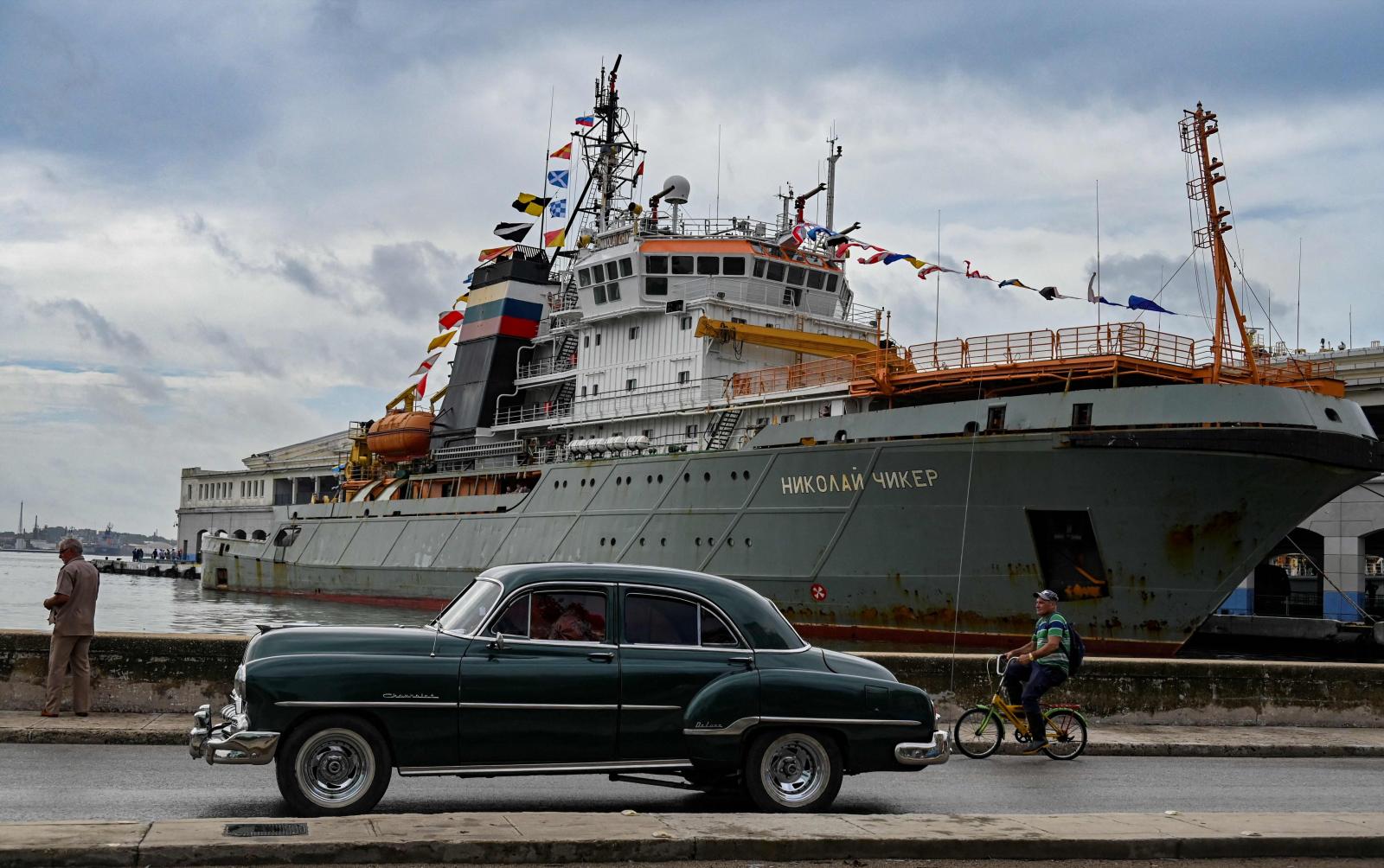 El remolcador ruso 'Nicolay Chiker', atracado en el puerto de La Habana.