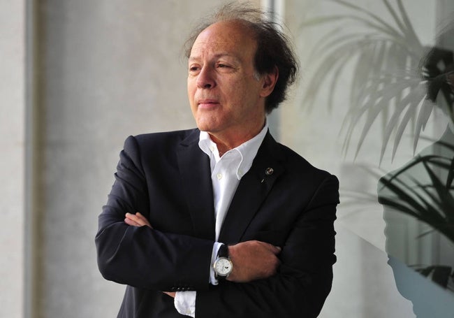 Javier Marías, fallecido en septiembre de 2022, y antiguo titular de la silla R de la RAE.