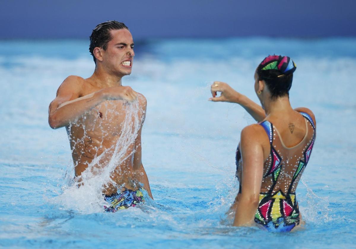 Dennis González y Emma García, campeones de Europa de natación artística en dúo mixto.