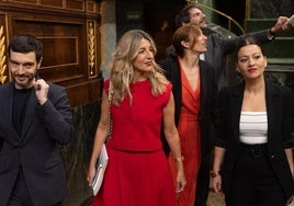 Yolanda Díaz entra en el Congreso acompañada por los ministros de Sumar.