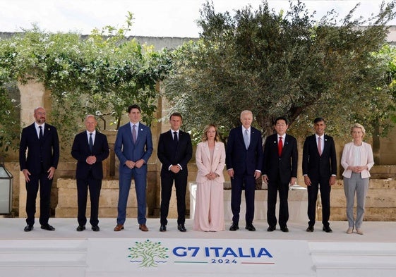 Los líderes del G7 posan antes de la primera reunión de una cumbre que tiene la guerra de Ucrania y el conflicto en Gaza como prioridades.