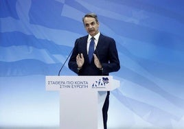 Mitsotakis cambia a cuatro ministros después del bajón electoral.