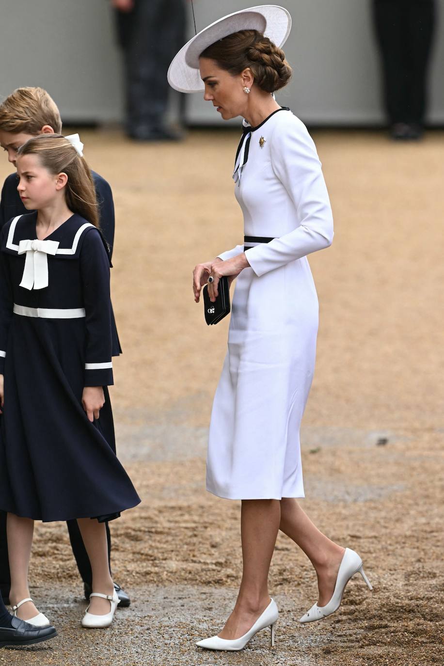 Kate Middleton ha elegido un vestido de una de sus diseñadoras favorita, Jenny Packham.