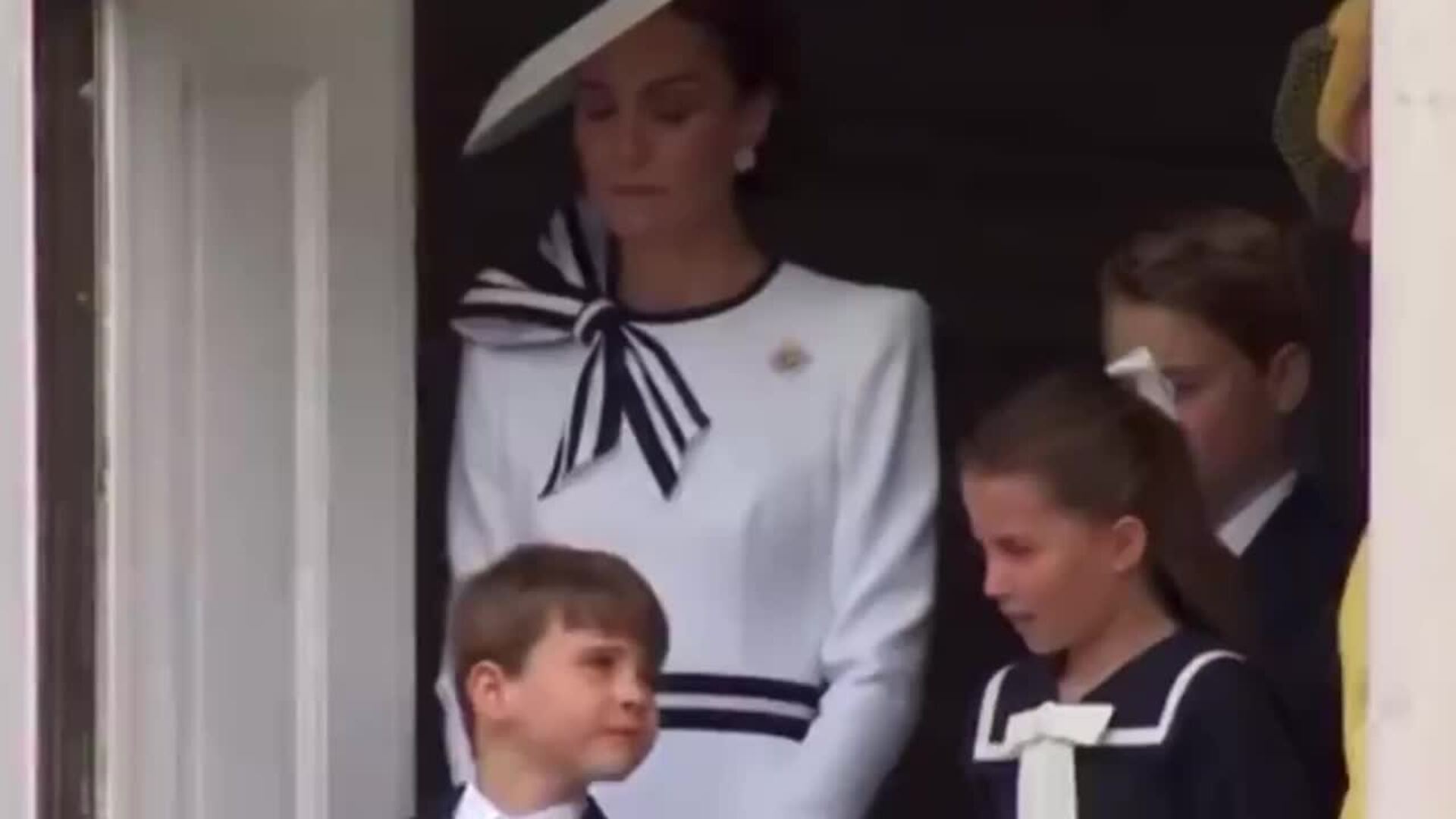 La espontaneidad del príncipe Louis, protagonista del desfile de los guardias de la casa real británica