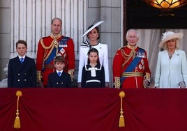 La Familia Real británica en el balcón de Buckingham Palace.