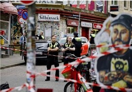 La Policía alemana dispara contra un hombre que amenazaba con un pico a hinchas antes del Polonia- Países Bajos