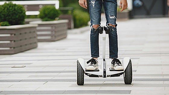 Si quieres un regalo original, apuesta por estos hoverboards para niños y adultos