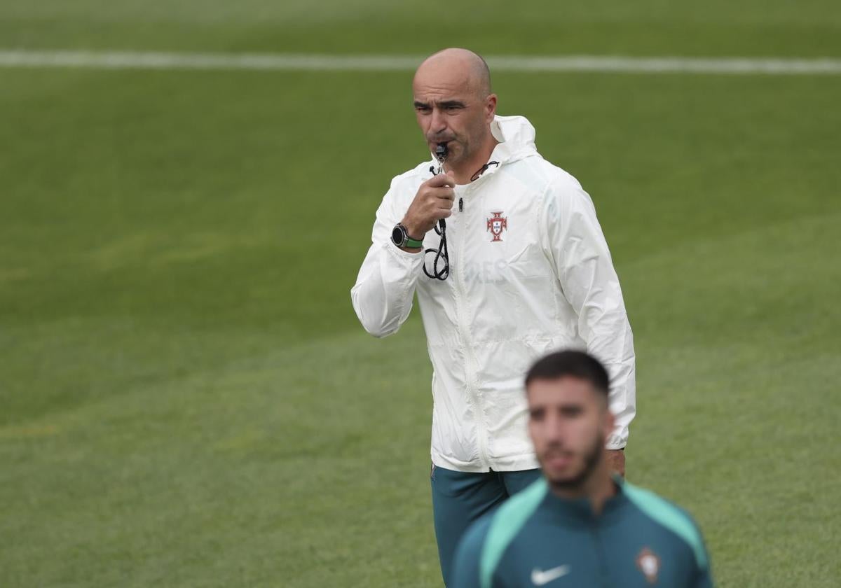 Roberto Martínez, en el último entrenamiento de Portugal antes de su estreno ante los checos.