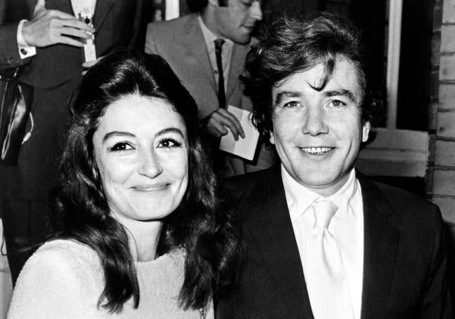 Anouk Aimée en la boda con su cuarto marido, Albert Finney, en 1970,