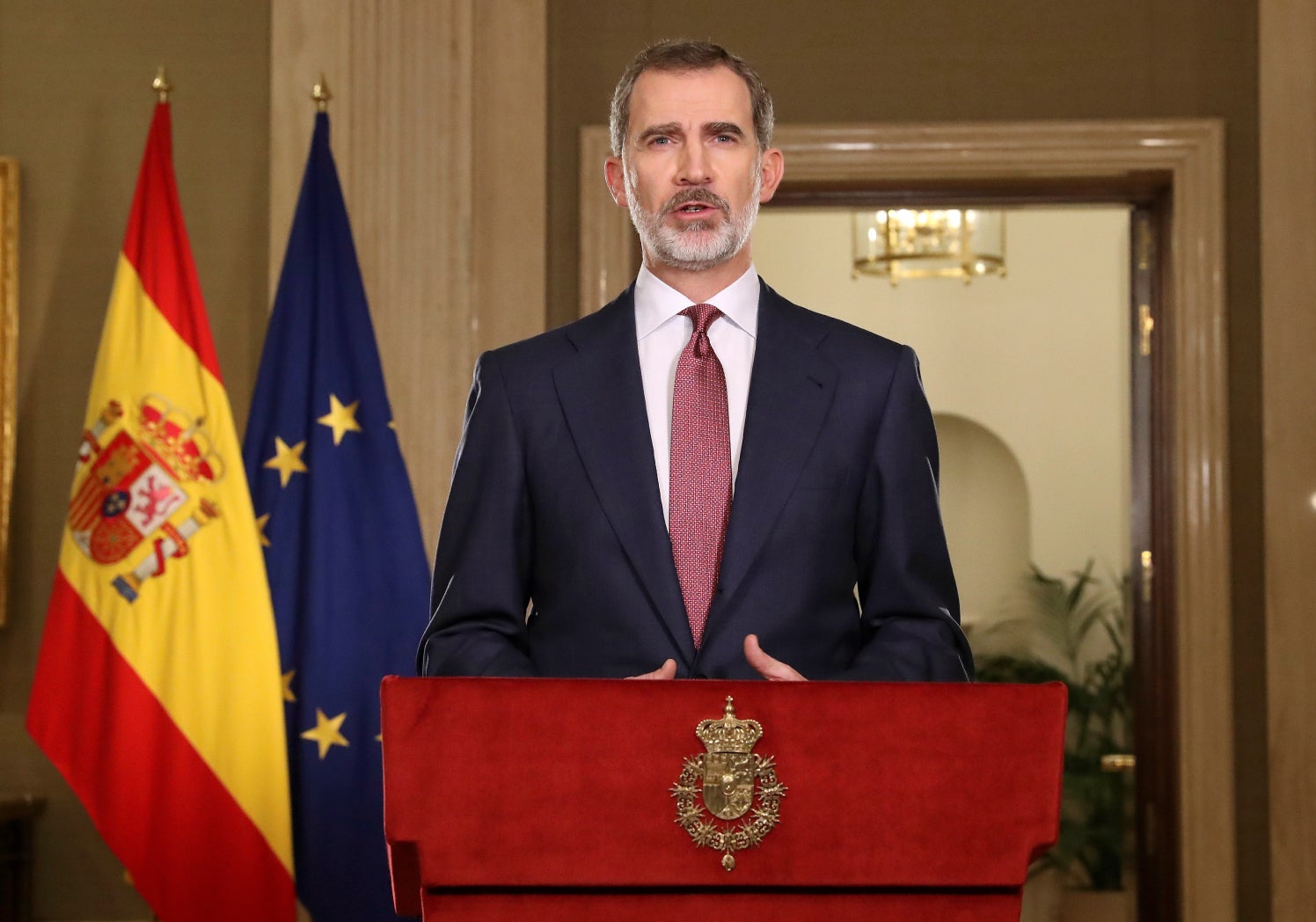 El rey Felipe VI, durante el discurso que se emitió por televisión desde el Palacio de la Zarzuela el 18 de marzo de 2020 con motivo de la crisis del coronavirus.