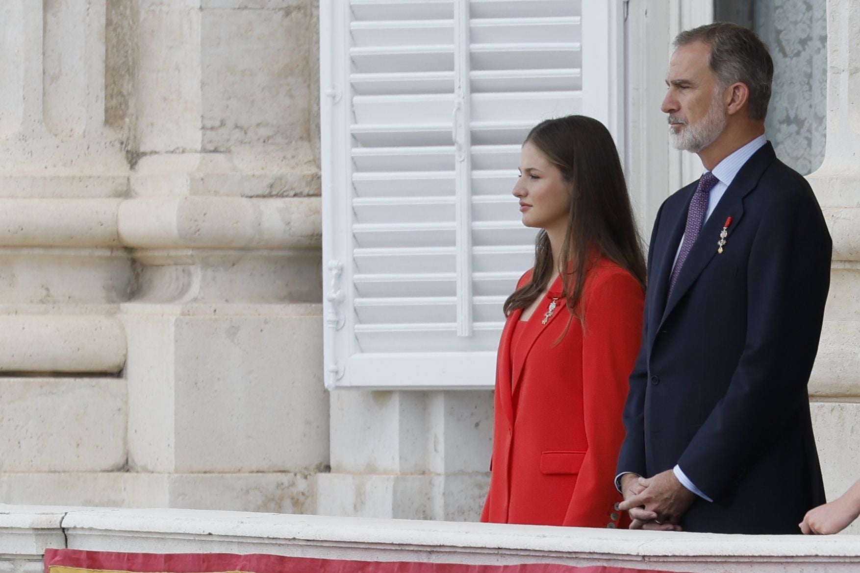 Leonor, princesa de Asturias, y el rey Felipe VI en el balcón del Palacio Real en Madrid