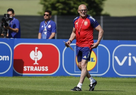 Luis de la Fuente, preparando el duelo ante Italia.