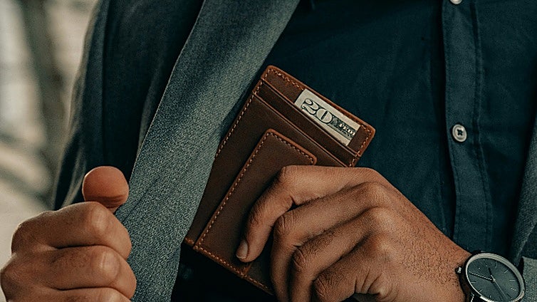 Lleva tus bolsillos siempre ordenados con estas carteras y billeteras para hombre desde 19,99€