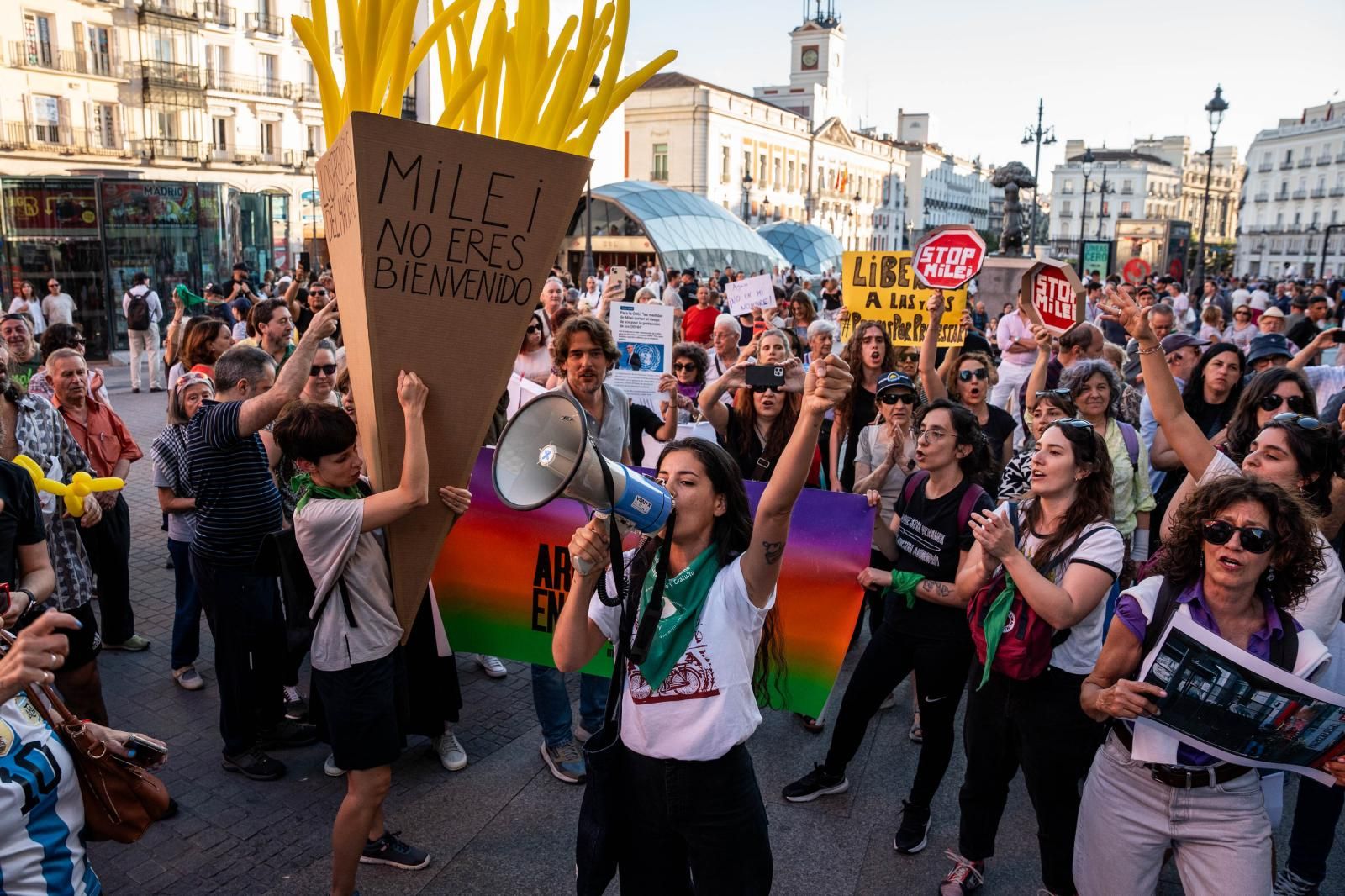 Manifestantes en la Puerta del Sol en Madrid.