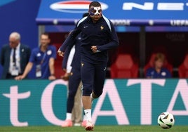 Kylian Mbappé, durante el entrenamiento del jueves de la selección francesa.