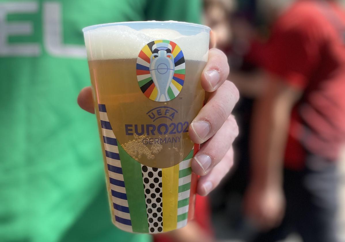 La Eurocopa que no se ve: de las obras en las carreteras a las cervezas calentorras