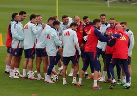 Bromas en el entrenamiento de la selección española