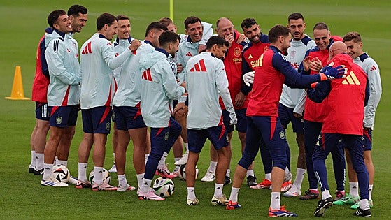 España busca seguir la fiesta con los suplentes
