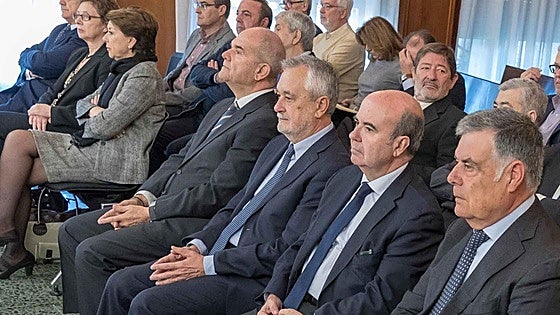 El TC se apresta a exculpar a Griñán y el resto de cargos socialistas por el fraude de los ERE