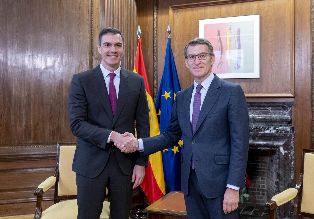 Sánchez y Feijóo, en una de sus reuniones en el Congreso.