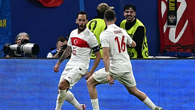 Turquía somete a los checos y se jugará el pase a cuartos ante Austria