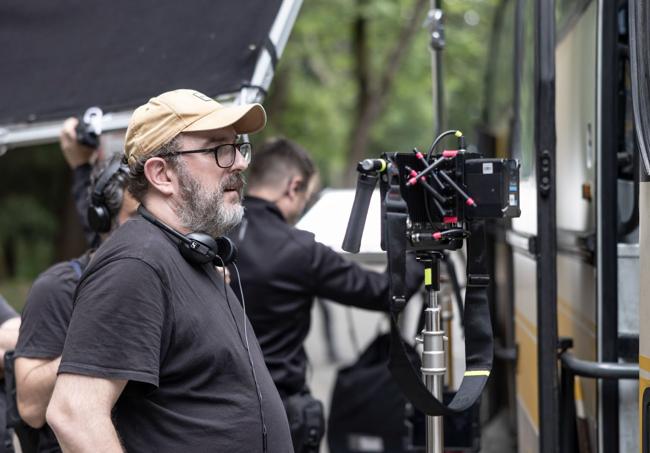 Borja Cobeaga en el rodaje de 'Los aitas'.