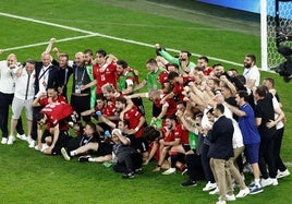 Los jugadores georgianos celebran el pase a octavos.