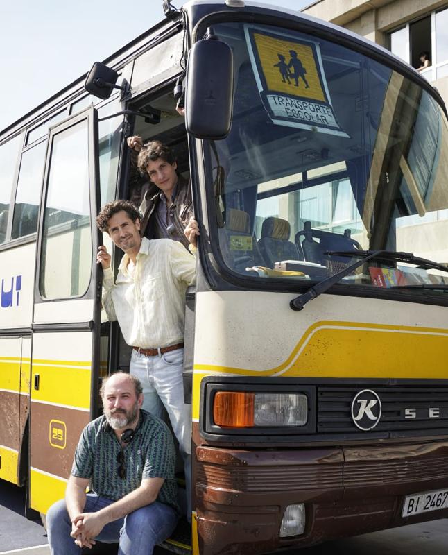 Quim Gutiérrez, Juan Diego Botto y Borja Cobeaga en el rodaje de 'Los aitas'.