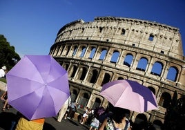 Turistas de visita en Roma.