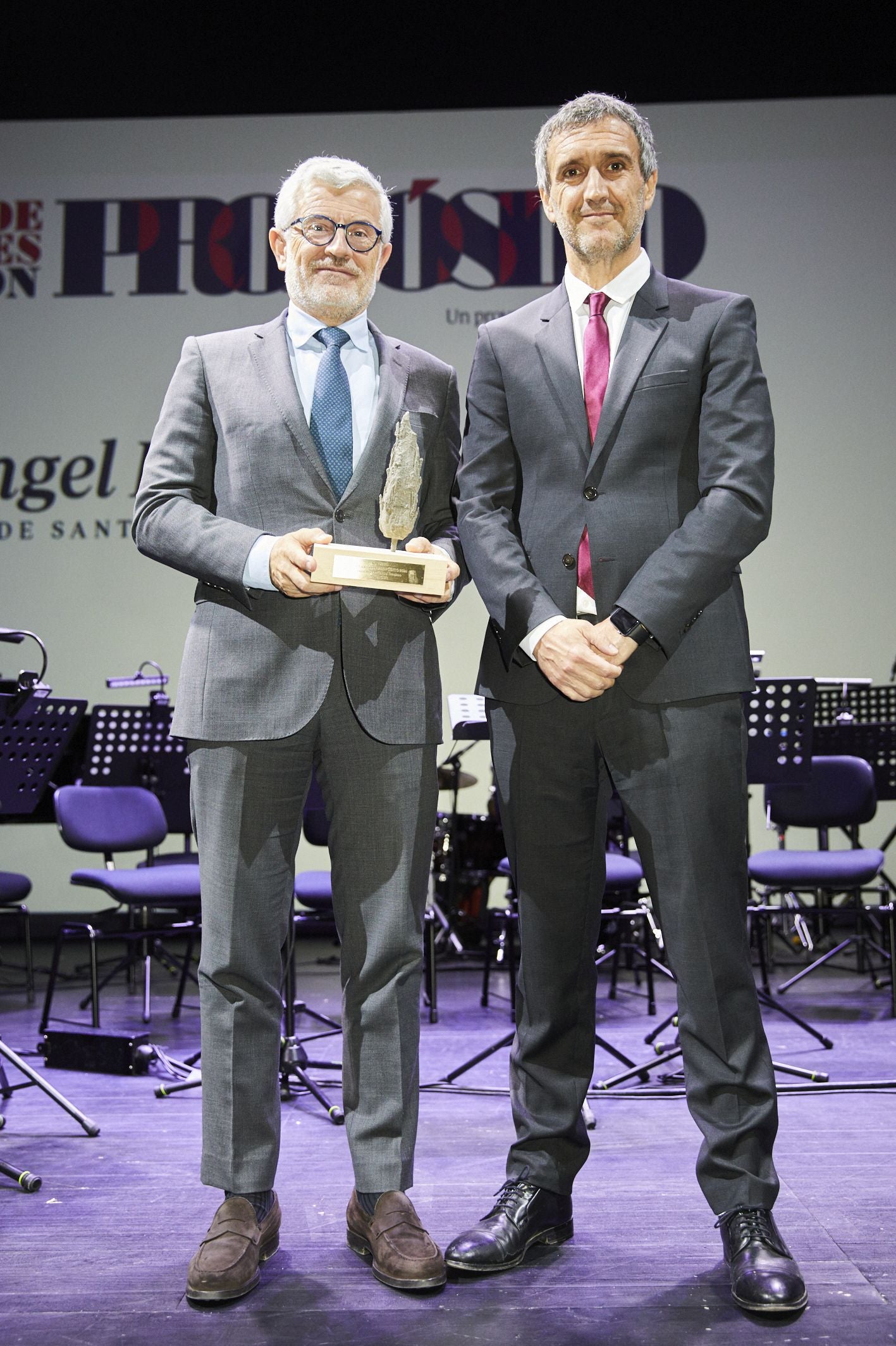 Ángel Rivera, CEO de Santander España, con Fernando Belzunce, director general editorial de Vocento