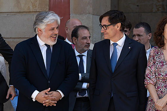 El PSC pacta con los independentistas regular el voto telemático de Puigdemont