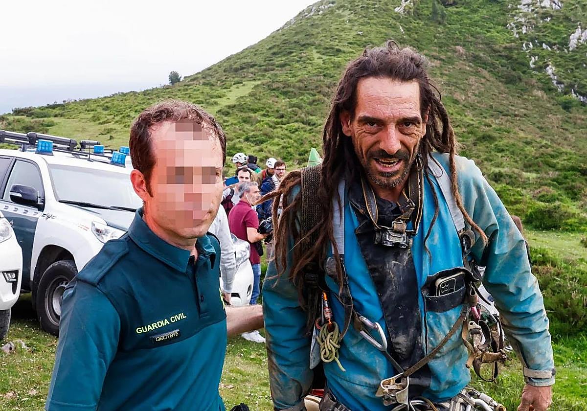 Alfonso Urrutia, justo después de ser rescatado. Juanjo
