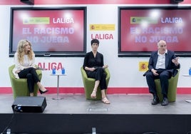 La ministra Elma Saiz y Javier Tebas presentan los resultados de la campaña contra el racismo en el deporte