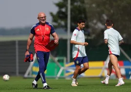 Luis de la Fuente dirige un entrenamiento de la selección española