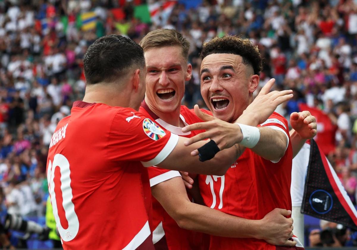 Vargas celebra el segundo tanto de Suiza ante Italia