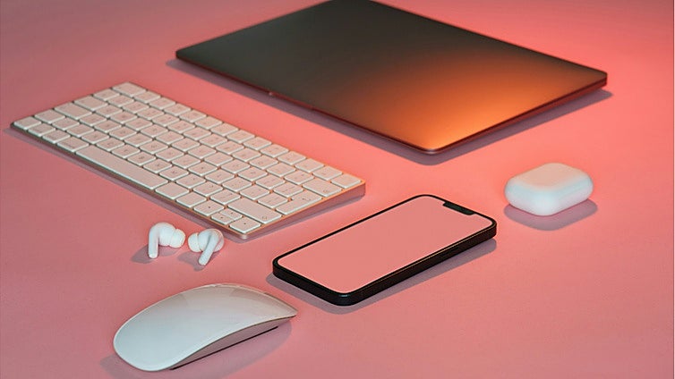 Este verano viaja a la última en tecnología: lo mejor en tablets y wearables