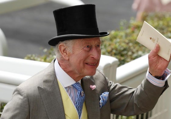 El rey Carlos III en Ascot.